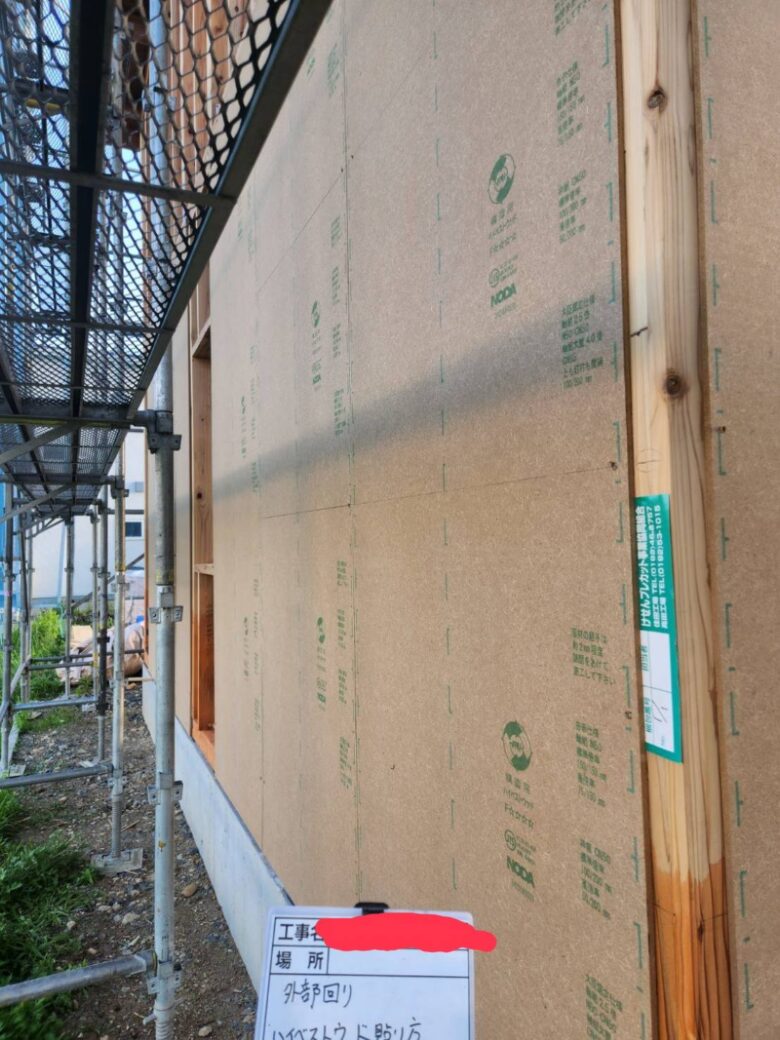 金ケ崎町の新築物件の構造用合板の施工の様子